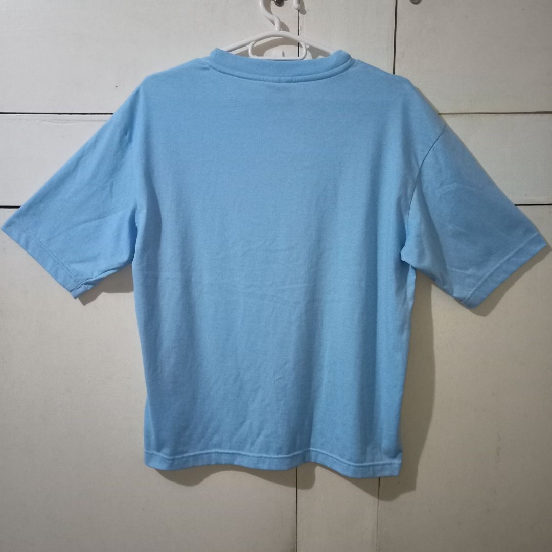 Plain & Simple (P&S) Oversized Light Blue Shirt - Medium (Category: Tshirts & Polo Shirts ) located in Angeles City. Submitted by josephgarcia17 (Listing ID 1462379111, Image 2). Description: 🟢 Size: Medium ♦️ Item Price: ₱250 🔵 Color: Light Blue ✅ Never used, only stored in cabinet ⚠️ Issues (see photos): • Small visible stitches at the back • Minor yellow stains at the back (needs deep cleaning).