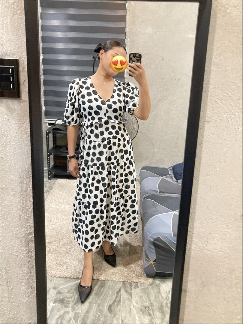 L'ECCOVE helsinki POLCA MAXI DRESS (Category: Luxury Apparel) located in General Santos City (Dadiangas). Submitted by amorhesthrift (Listing ID 1462388133, Image 1). Description: New condition Once lang na gamit Size- M-L .