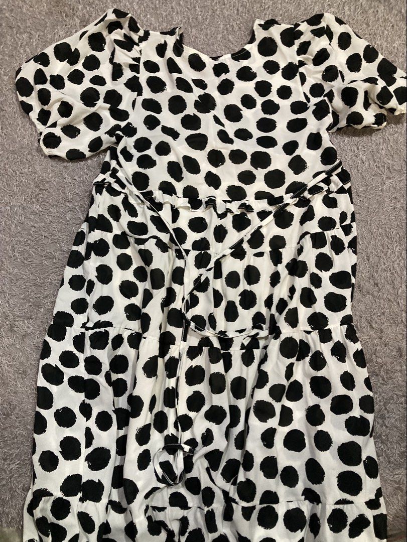 L'ECCOVE helsinki POLCA MAXI DRESS (Category: Luxury Apparel) located in General Santos City (Dadiangas). Submitted by amorhesthrift (Listing ID 1462388133, Image 2). Description: New condition Once lang na gamit Size- M-L .