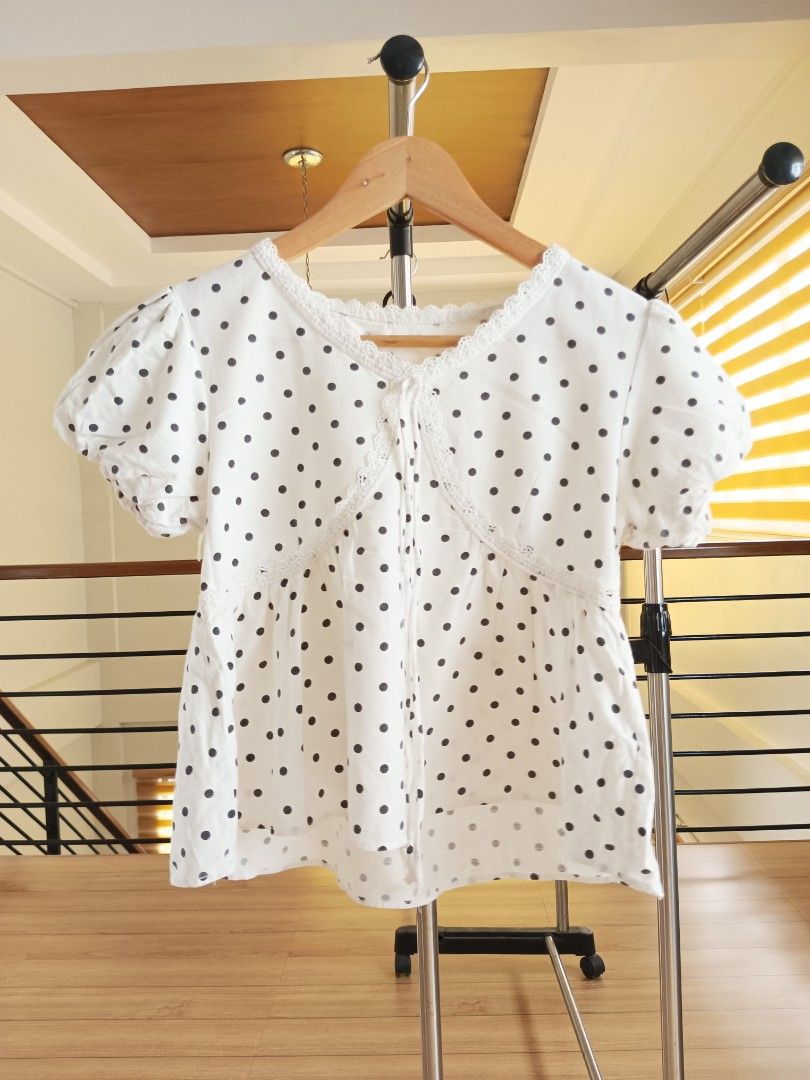 Polka dots (Category: Blouses) located in Manila. Submitted by yraeclub (Listing ID 1462267903, Image 2). Description: faded na 'yung polka dots :( ♡ size: S-M.
