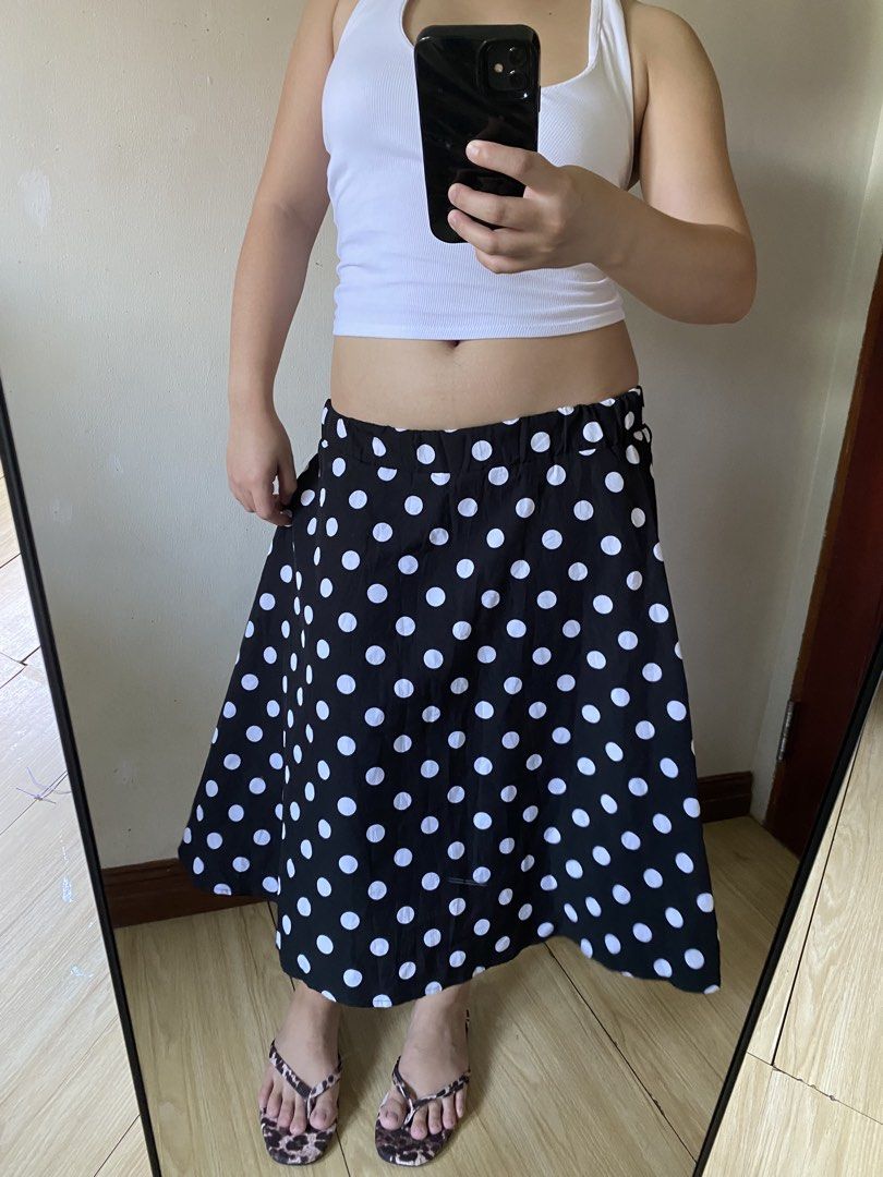 Polka dots Flowy Midi skirt (Category: Skirts) located in Manaoag. Submitted by wewhorewhat (Listing ID 1462269299, Image 3). Description: Flowy skirt with inner lining Garterize super pretty for keeps Size 25-30 Length 26.
