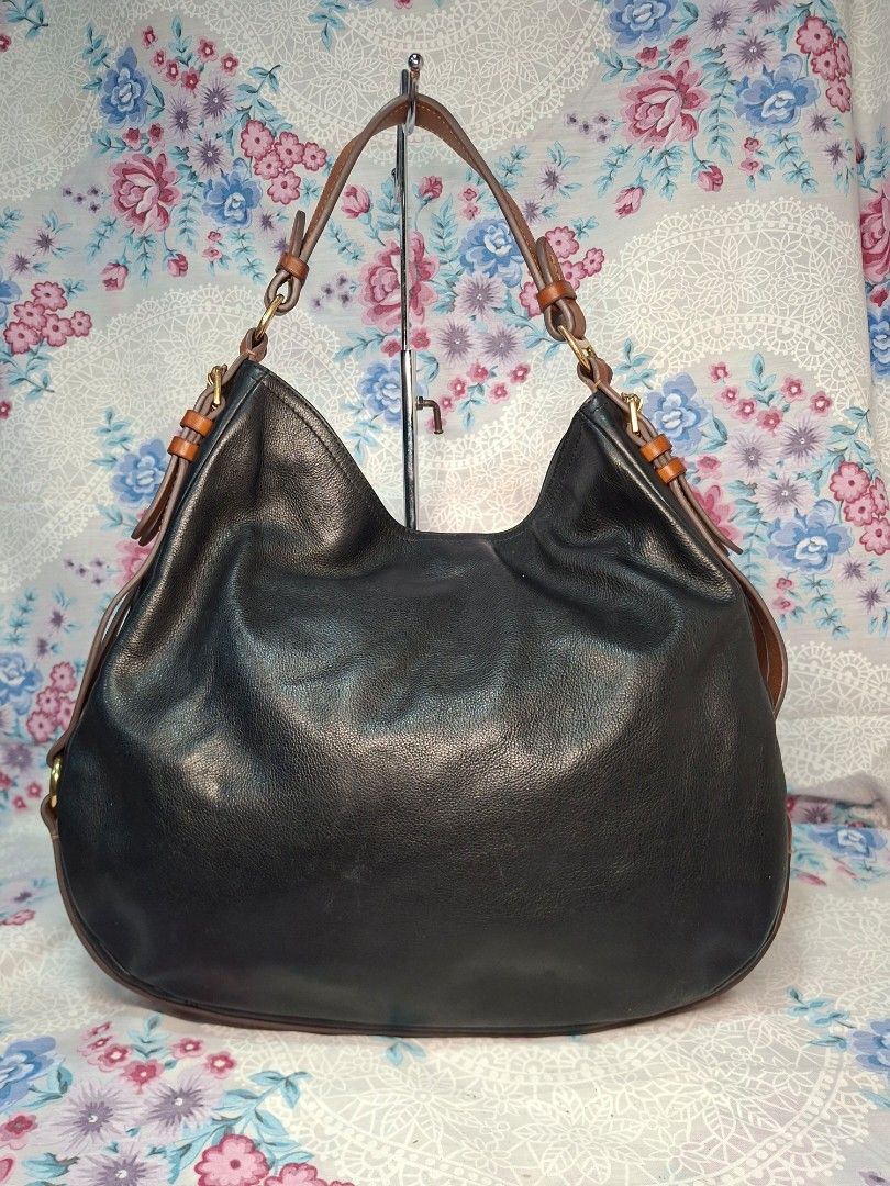 POLO RALPH LAUREN LEATHER SHOULDER BAG (Category: Shoulder Bags) located in General Mariano Alvarez. Submitted by adonid (Listing ID 1462326378, Image 2). Description: GOOD CONDITION ORIGINAL POLO RALPH LAUREN LEATHER SHOULDER BAG NORMAL SIGN OF USAGE ONLY.