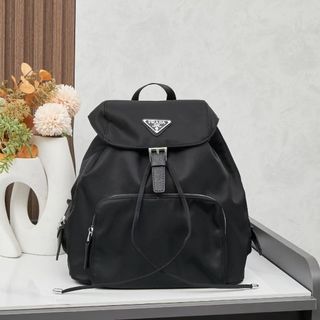 (Category: ) located in . Submitted by luxe.storee (Listing ID 1462345529, Image 1). Description: .
