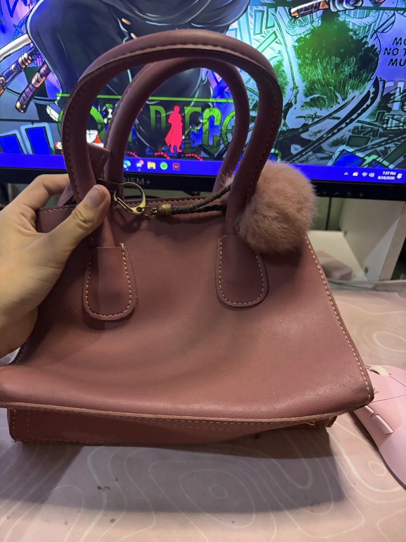 Preloved bags (Category: Shoulder Bags) located in Manila. Submitted by laulokinstr (Listing ID 1462311609, Image 1). Description: .