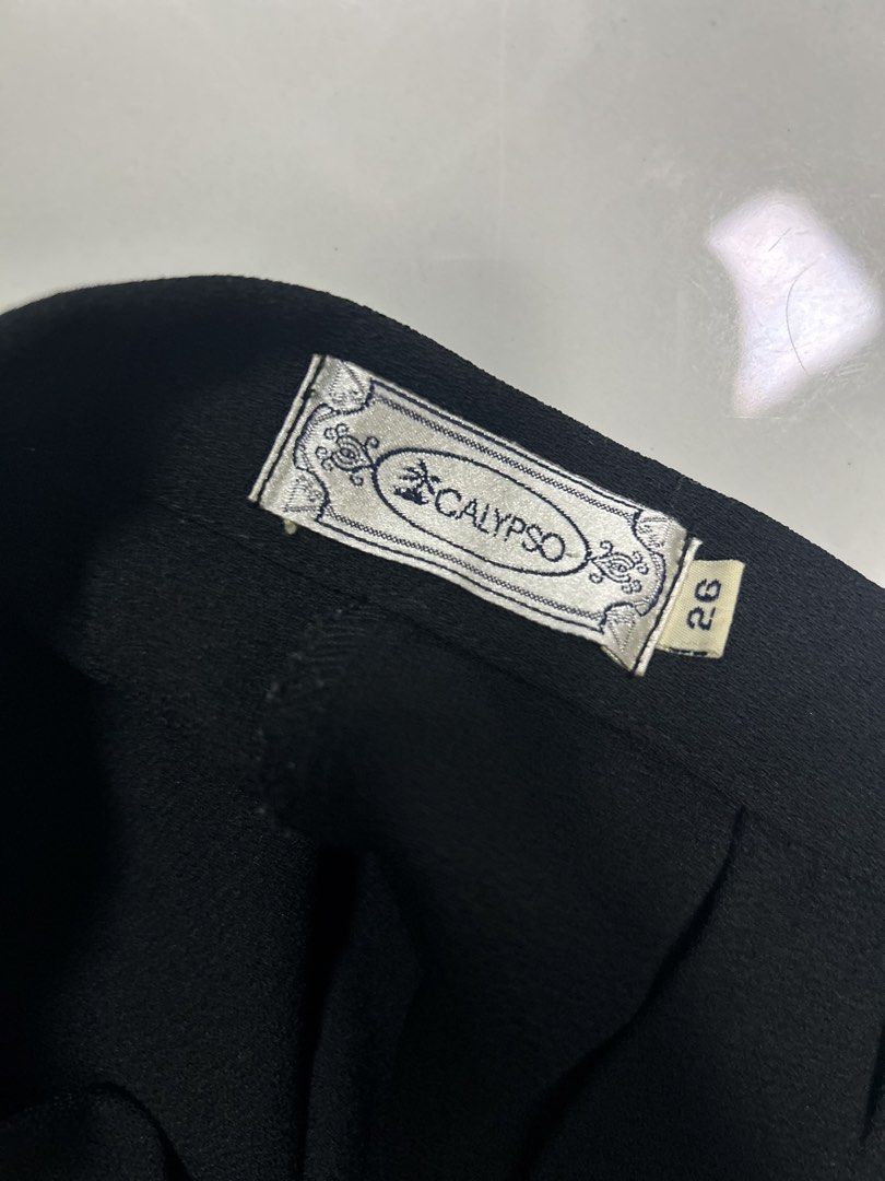 Preloved Black Slacks (Category: Other Bottoms) located in Binan City. Submitted by xyz.closet (Listing ID 1462266998, Image 2). Description: • Preloved blacks slacks • Waistband is not stretchable • 🔴 Issue: Has a small tear in front • RFS: No longer fits MOP: GCash or MariBank MOD: J&T or Lalamove — shipping fee will be shouldered by the buyer Reminders: • Please check all photos carefully and make sure you’re satisfied with the item’s conditi