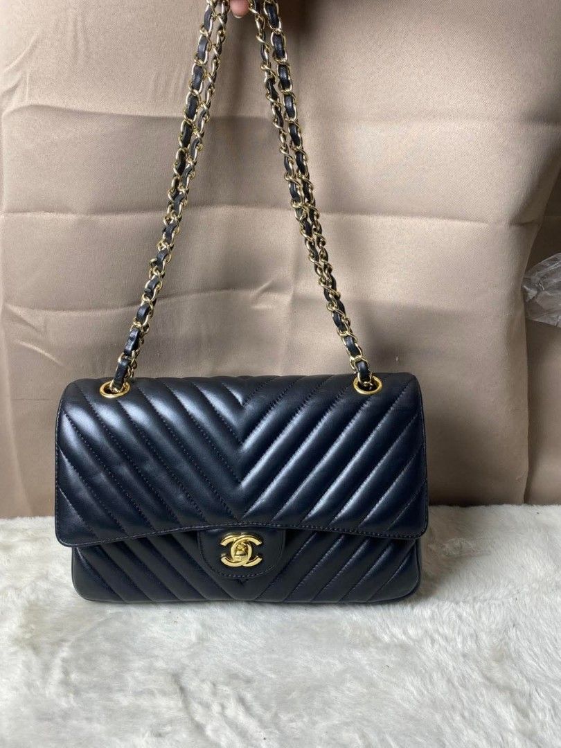 Preloved Chanel/New Arrival ‼️👜 (Category: Luxury Bags & Wallets) located in Butuan. Submitted by leah_31.1994 (Listing ID 1462437215, Image 3). Description: preloved ukay source in good condition mix Korea/ Japan.