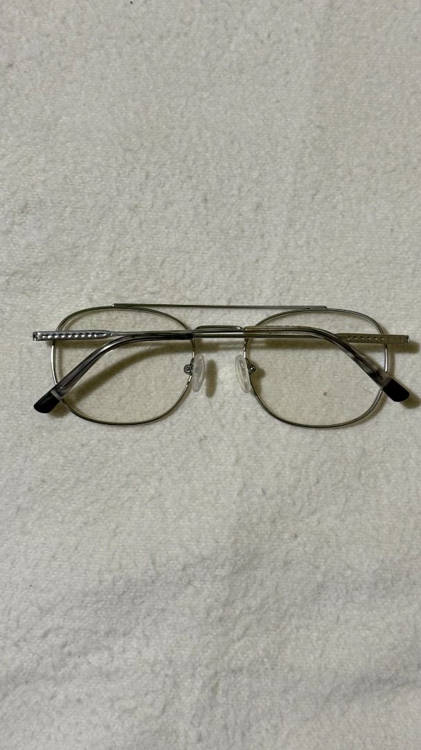 Preloved EO Eyewear Clear Glasses with Case (Transition/Anti Blue Light) (Category: Sunglasses & Eyewear) located in Balanga. Submitted by jayfinds013 (Listing ID 1462318124, Image 3). Description: - Round metal frame glasses - Silver-toned frames - Clear lenses (Photochromic/Transition with UV protection) - Comes with original EO Eyewear case - Delivery shouldered by buyer - Location: Bataan - Price: Php550.