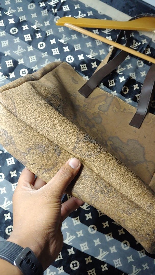Prima Classe Geo Map Tote Bag (Category: Tote Bags) located in Kitaotao. Submitted by wilddolphin.0a0db3 (Listing ID 1462394197, Image 3). Description: - Iconic Prima Classe Geo Map print - Classic brown and tan colorway - Genuine leather handles and trim - Spacious main compartment - Interior zip pocket for essentials - Ideal for everyday use or travel.