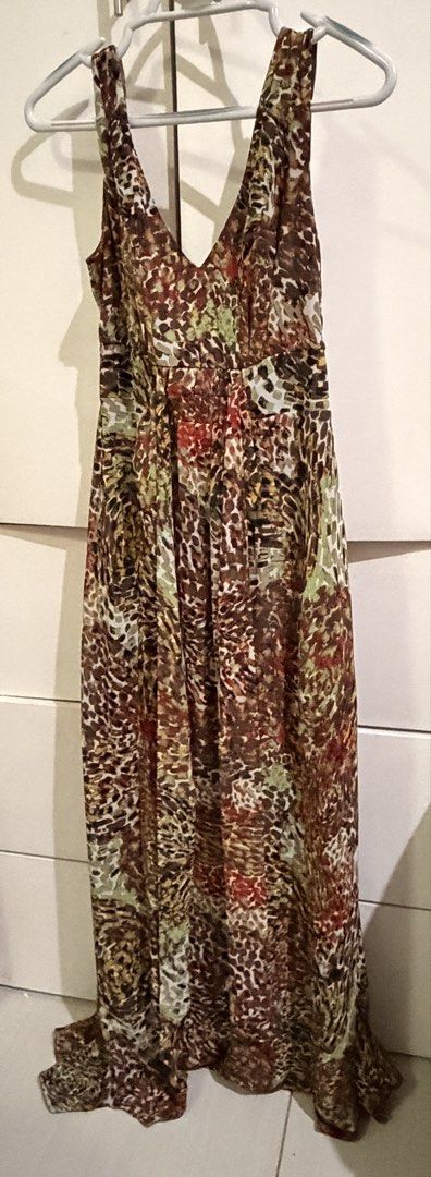 Printed Maxi Dress (Category: Dresses) located in Mandaluyong City. Submitted by mawees_closet (Listing ID 1462325699, Image 1). Description: Printed Maxi Dress for all occasion.