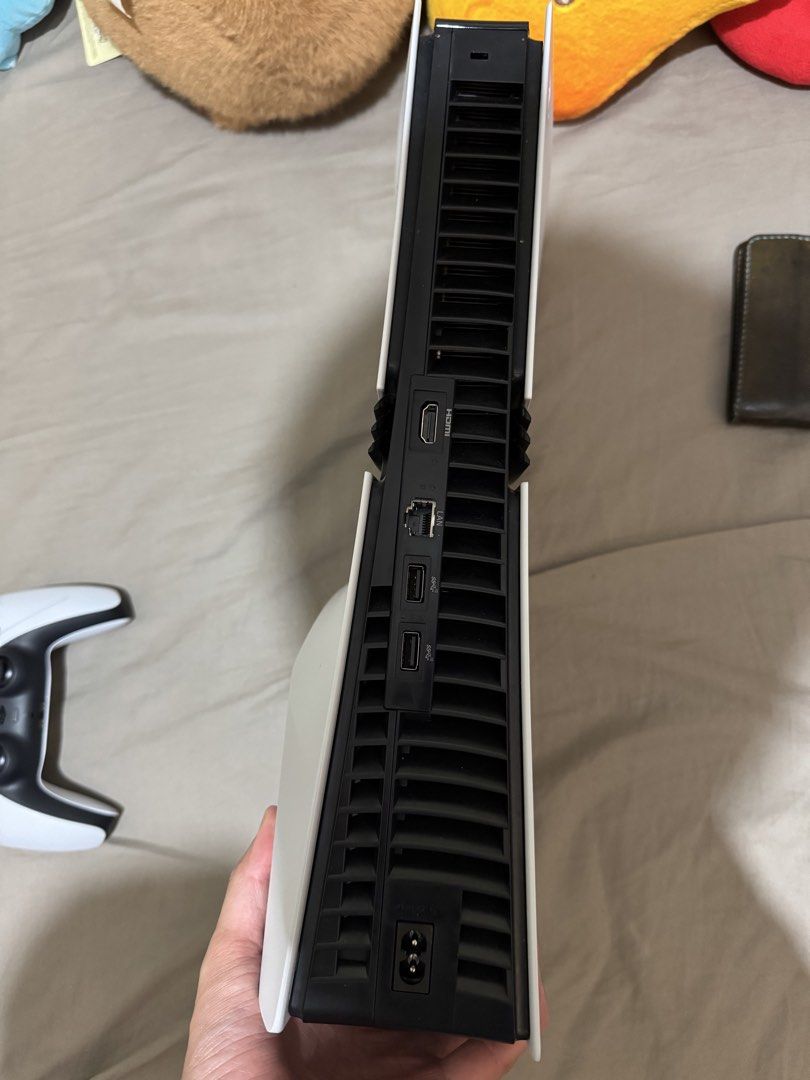 Ps5 pro + 光碟機 （分類：PlayStation）位於 Hong Kong。 由 wymanlam2025 提交（商品編號 1462395966，圖片 3）。簡介： Ps5 pro + 光碟機 功能正常 私保14日 面交 唔要光碟機減400$。