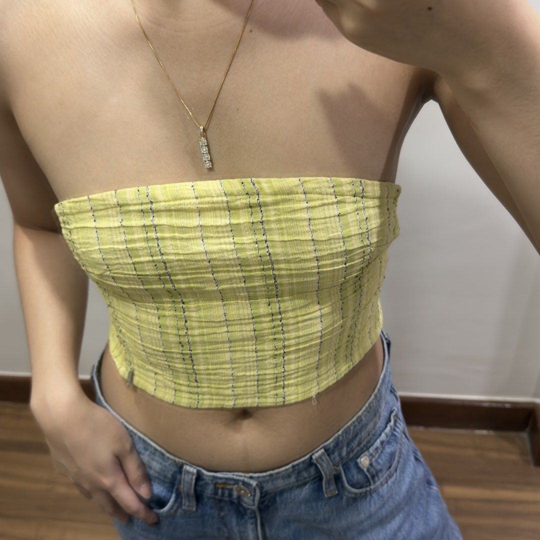 Pull & Bear Tube Top (Category: Sleeveless) located in Quezon City. Submitted by miumuse_ (Listing ID 1462300051, Image 2). Description: - Cute yellow tube top - Textured fabric for a unique feel. - Ties at the back for an adjustable and secure fit. - Cropped length - Ideal for summer days, beach trips, or nights out..