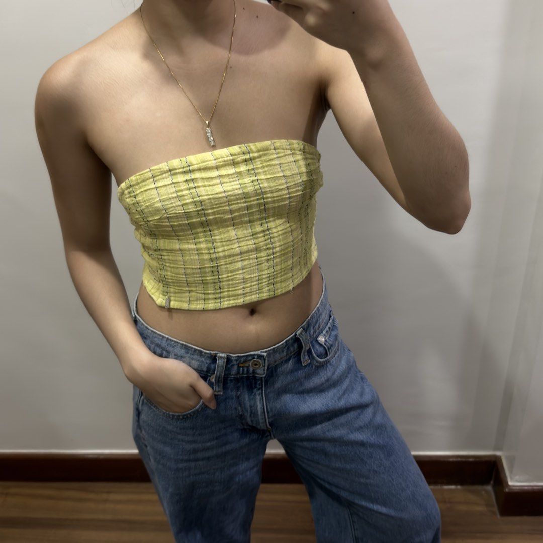 Pull & Bear Tube Top (Category: Sleeveless) located in Quezon City. Submitted by miumuse_ (Listing ID 1462300051, Image 1). Description: - Cute yellow tube top - Textured fabric for a unique feel. - Ties at the back for an adjustable and secure fit. - Cropped length - Ideal for summer days, beach trips, or nights out..