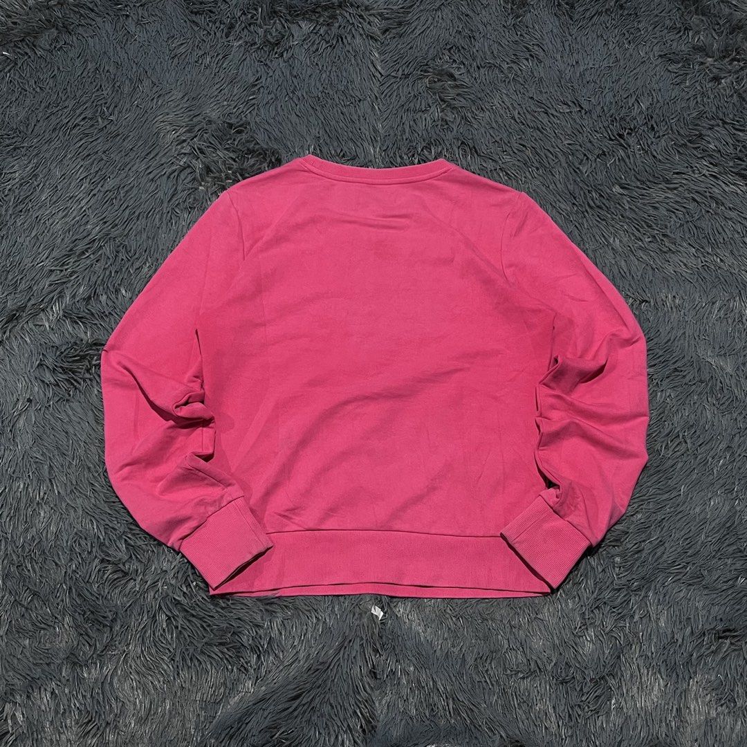 Puma Pink Graphic Sweatshirt (Category: Coats, Jackets and Outerwear) located in Batangas. Submitted by jaylord_g (Listing ID 1462354842, Image 2). Description: - Pink Puma sweatshirt -18x22 -Small - Cool graphic logo on the front - Long sleeves - Crew neck - Plain pink back - Comfortable and stylish - Great for casual, everyday outfits.