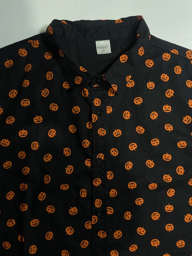Pumpkin halloween shirt (Category: Tshirts & Polo Shirts ) located in Bais. Submitted by christian.complexthrift08 (Listing ID 1462328774, Image 2). Description: Pumpkin halloween shirt (All over print) Color: black Size: XLarge on tag Width: 23.5 inches Length: 29 inches Condition: 9.5 / 10 Issue: Price: 399 + SF Via JNT express.