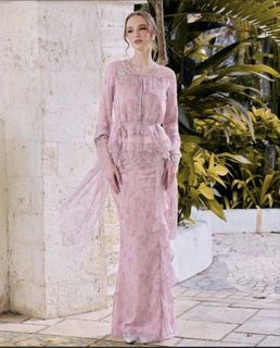 (Category: ) located in . Submitted by dolce_wardrobe (Listing ID 1462409471, Image 1). Description: .