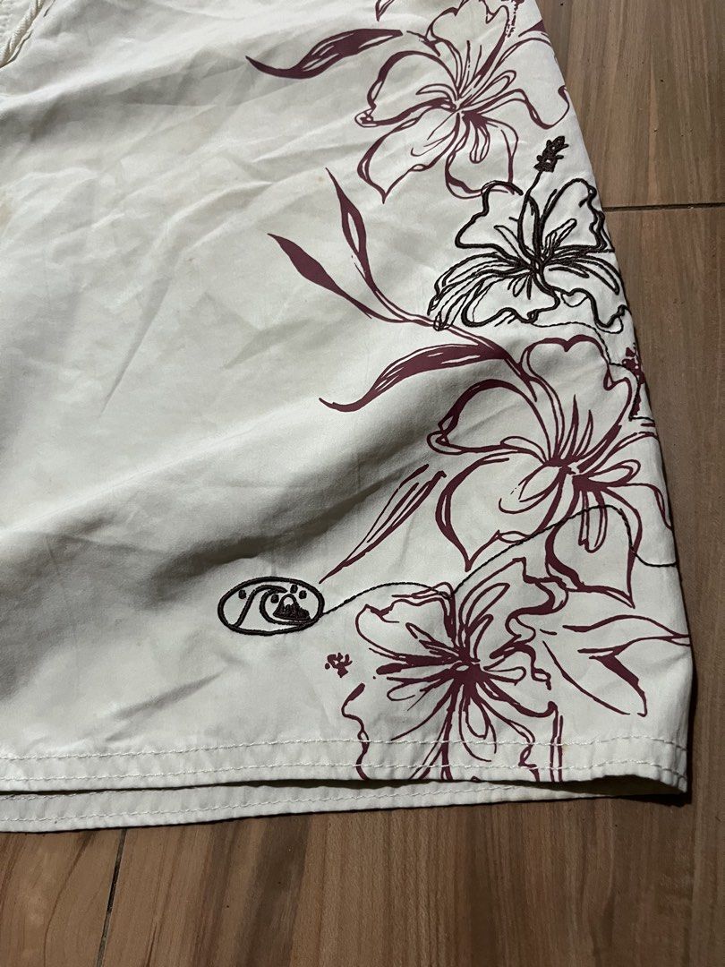 Quicksilver Floral Boardshort (Category: Shorts) located in Quezon. Submitted by shirthappens01 (Listing ID 1462382996, Image 3). Description: .