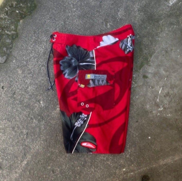 Quicksilver Y2k Vintage (Category: Shorts) located in Makati City. Submitted by thrifnsell.jj (Listing ID 1462391123, Image 3). Description: .