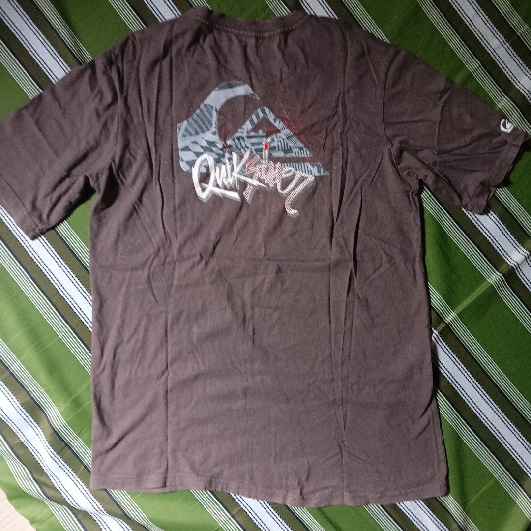 Quiksilver Mountain & Wave T-shirt (Category: Tshirts & Polo Shirts ) located in Manila. Submitted by silentstone.4b0628 (Listing ID 1462396900, Image 2). Description: - Brown Quiksilver T-shirt - Features the classic Quiksilver Mountain & Wave graphic on both front and back - Designed for boardriding activities - Also great for everyday casual wear.