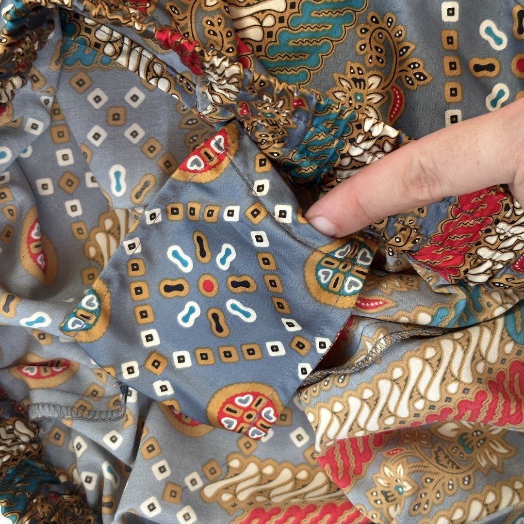 RAFIKIMONO MANILA High Thigh Shorts (Category: Shorts) located in Lapu Lapu. Submitted by pangayamph (Listing ID 1462346773, Image 3). Description: RAFIKIMONO MANILA High Thigh Shorts - batik print shorts - Size L - Elastic waistband with drawstring - Side pockets.