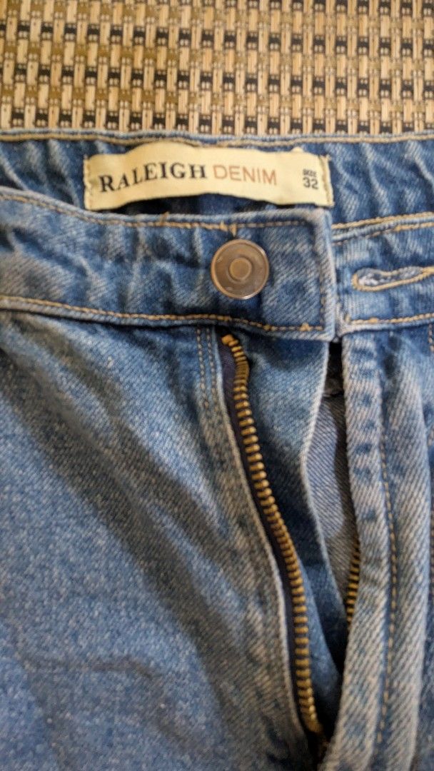 Raleigh Denim Shorts Size 32 (Category: Shorts) located in Paranaque City. Submitted by lai_francisco (Listing ID 1462328654, Image 3). Description: - Brand: Raleigh - Color: Classic Blue Denim - Size: 32 - Closure: Zip fly with button - Hem: Cuffed for a relaxed look - Pockets: Two front, two back - Style: Casual wear.