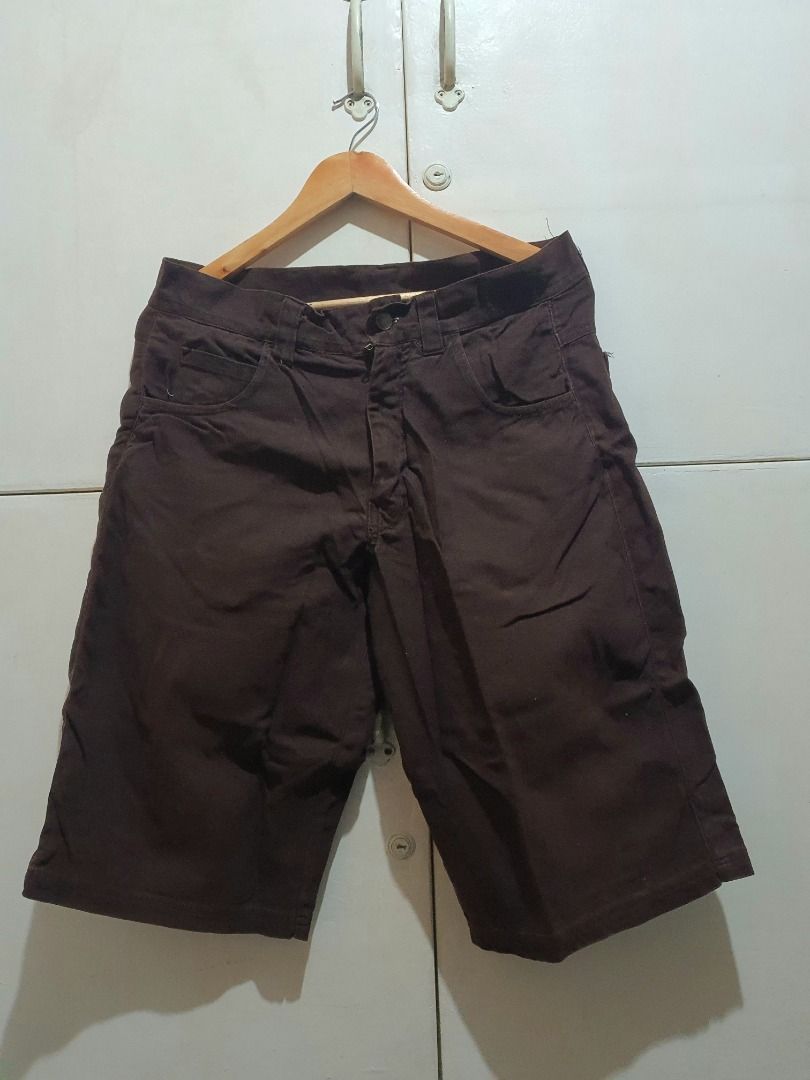 RALPH LAUREN 'BLACK DENIM' SHORTS (Category: Shorts) located in Manila. Submitted by ako.si.lemmor (Listing ID 1462307069, Image 1). Description: This item is off/legit since thrifted, manage your expectation. Waist: 33-36in (L) Length: 22in Color rate: 7.5/10 Issue: Color fade, signs of usage Ship at your own cost or pickup Mandaluyong..