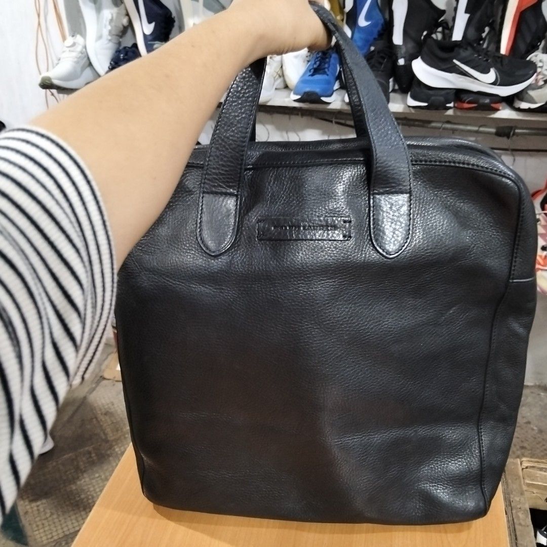 Ralph Lauren Leather Bag (Category: Purses & Pouches) located in El Salvador. Submitted by francheskaukayukay (Listing ID 1462315751, Image 1). Description: pure leather.