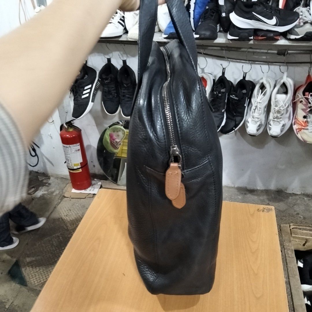 Ralph Lauren Leather Bag (Category: Purses & Pouches) located in El Salvador. Submitted by francheskaukayukay (Listing ID 1462315751, Image 3). Description: pure leather.
