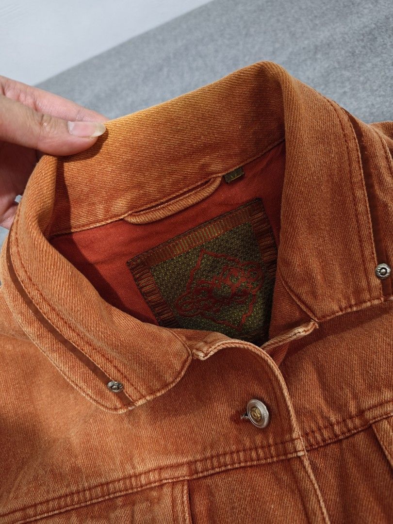 Rare Vintage Orange Denim Trucker Jacket | MEDIUM (Category: Coats, Jackets and Outerwear) located in Manila. Submitted by goku_doggo (Listing ID 1462265155, Image 2). Description: - BRAND U2: iconic Asian casual apparel brand that was highly prominent throughout the 1980s, 90s, and 2000s -Vintage and Rare -Unique cool orange washed denim jacket - Features a stylish patterned inner lining - Button-up front with convenient chest pockets - Adjustab