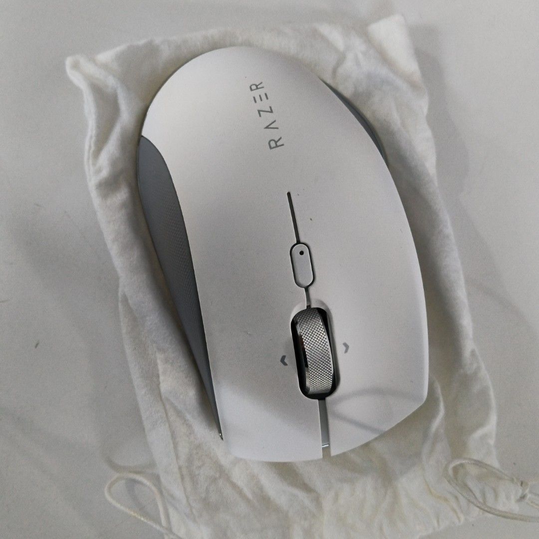 Razer Pro Click Wireless Mouse RZ01-0299 White (Category: Mouse & Mousepads) located in Caloocan City. Submitted by coolgem_3f10a0 (Listing ID 1462402874, Image 3). Description: - Razer Pro Click Wireless Mouse - Color: White with Grey accents - Connectivity: 2.4GHz wireless or Bluetooth - Includes: Charging cable and protective pouch - Ideal for: Productivity and gaming.