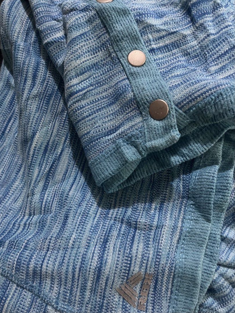 RBX Blue Marled Long Sleeve Top Size M (Category: Longsleeves) located in Naga. Submitted by rmapprl (Listing ID 1462398570, Image 3). Description: - RBX Long Sleeve Top - Color: Blue Marled Pattern - Size: Medium - Material: 100% Polyester - Features: Button details on the side - Perfect for: Workouts or casual wear - Fit: True to size.