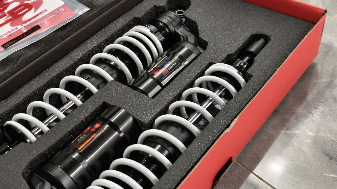 RCB FLOW-S 395 MM WHITE (Category: Other Motorcycles Parts and Accessories) located in Binangonan. Submitted by Meliodas29 (Listing ID 1462438403, Image 3). Description: SELLING BRAND-NEW ON HAND RCB FLOW-S 395MM WHITE FOR ADV150-160 PLUG AND PLAY Meet up: SM ANGONO OR SM TAYTAY PRICE: 8300 .