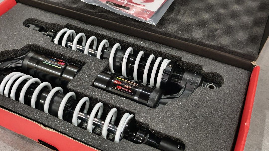 RCB FLOW-S 395 MM WHITE (Category: Other Motorcycles Parts and Accessories) located in Binangonan. Submitted by Meliodas29 (Listing ID 1462438403, Image 2). Description: SELLING BRAND-NEW ON HAND RCB FLOW-S 395MM WHITE FOR ADV150-160 PLUG AND PLAY Meet up: SM ANGONO OR SM TAYTAY PRICE: 8300 .