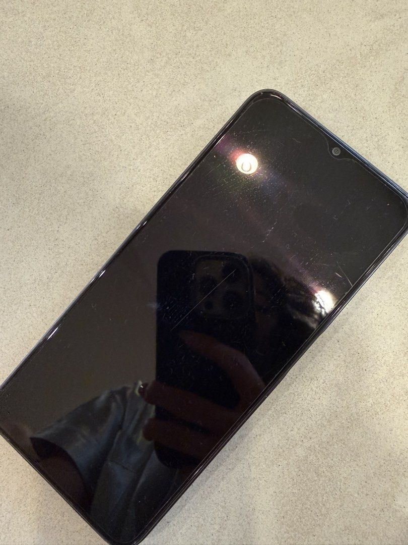 Realme C35 (Category: Realme) located in Kuala Lumpur. Submitted by mr.jl_n_kloee (Listing ID 1462266607, Image 1). Description: - Phone original receive in light defect condition which is slightly bend . -no box (PM if you really want yaaa) - Screen with original protection yaa Not scratches yaa - Brand: Realme - Model: RMX3511 - Color: Black - Condition: Good, pre-owned - Sleek and modern design - Ready for immediate use.