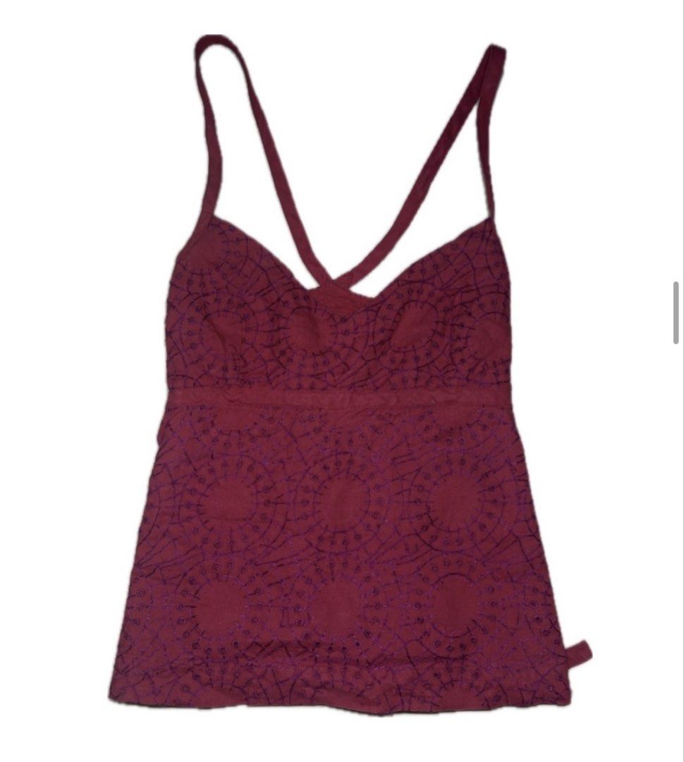 red backless top (Category: Sleeveless) located in Ramon. Submitted by deux.archive (Listing ID 1462375467, Image 1). Description: size: small-medium.