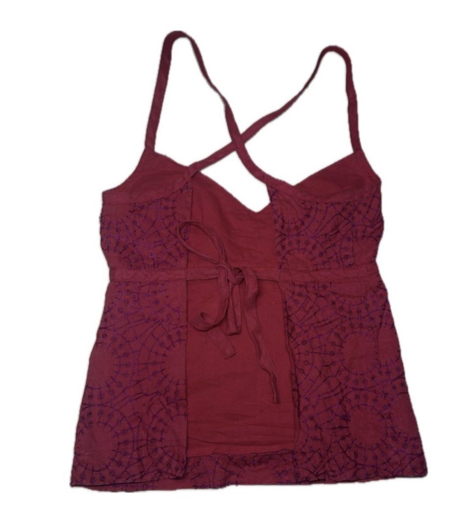 red backless top (Category: Sleeveless) located in Ramon. Submitted by deux.archive (Listing ID 1462375467, Image 2). Description: size: small-medium.