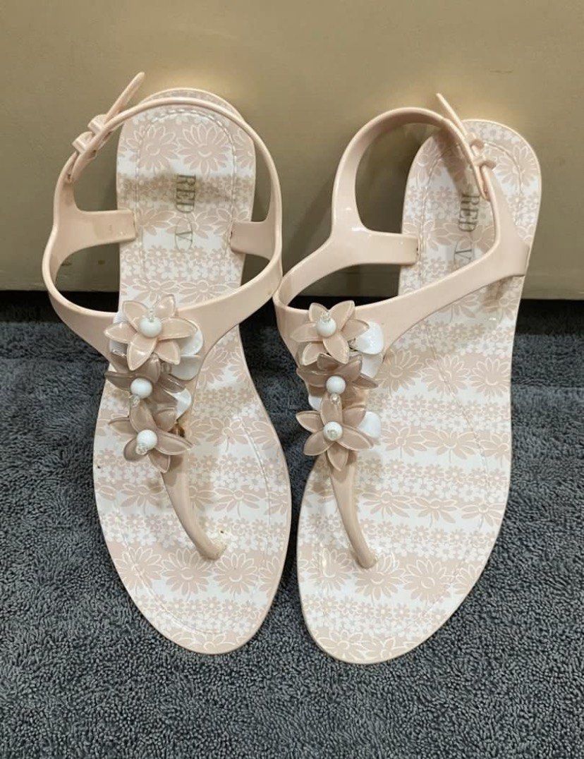 RED V Jelly Flower Sandals (Category: Flats & Sandals) located in Muntinlupa City. Submitted by hollieberrygirl (Listing ID 1462279503, Image 2). Description: Peach Jelly Thong Floral Embellished Sandals Size 37 ₱995 SF c/o buyer .
