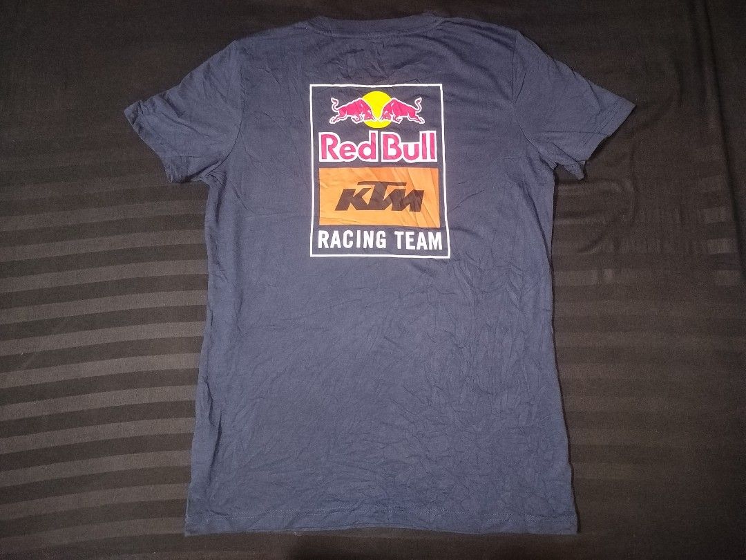 Redbull Shirt (Category: Tshirts & Polo Shirts ) located in San Juan City. Submitted by reddvelasquez4298 (Listing ID 1462264908, Image 2). Description: Redbull Shirt Size Small 18.5 Width 26.5 Length No issues 550 pesos PM.