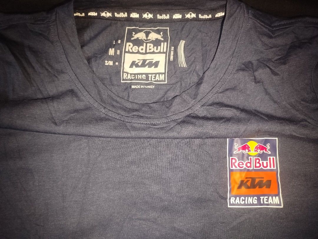 Redbull Shirt (Category: Tshirts & Polo Shirts ) located in San Juan City. Submitted by reddvelasquez4298 (Listing ID 1462264908, Image 3). Description: Redbull Shirt Size Small 18.5 Width 26.5 Length No issues 550 pesos PM.