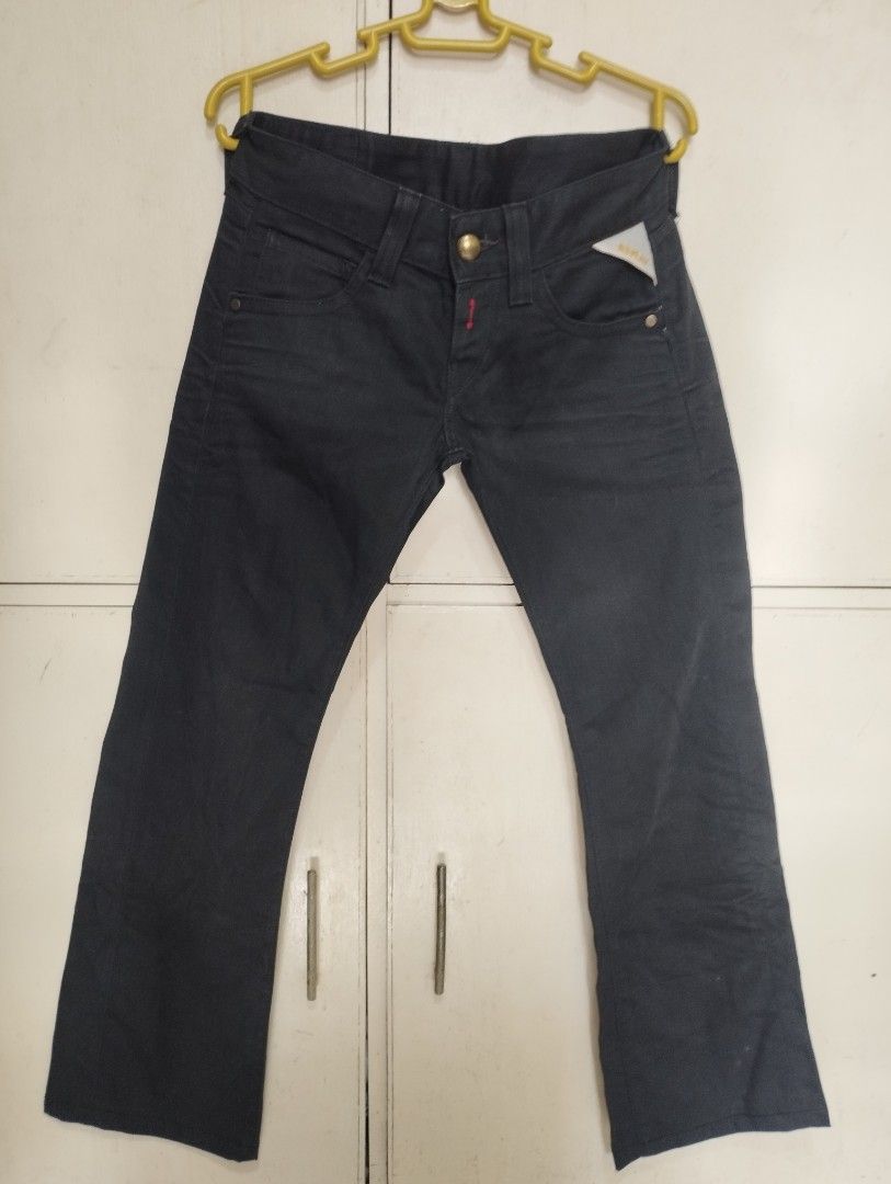 Replay Jeans (Category: Jeans) located in San Fernando. Submitted by nerosales (Listing ID 1462269589, Image 1). Description: Replay Jeans waist 30 in. length 36 in. hem 8.5 in. rise 7.5 in. thigh 10 in. 550 pesos only SM City Pampanga Shipping: J&T Payment: Gcash NO COD / NO COP.