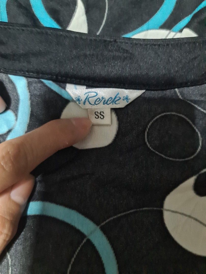 Rerek y2k top (Category: Blouses) located in Angeles City. Submitted by milovewardrobe (Listing ID 1462392571, Image 3). Description: S-m.