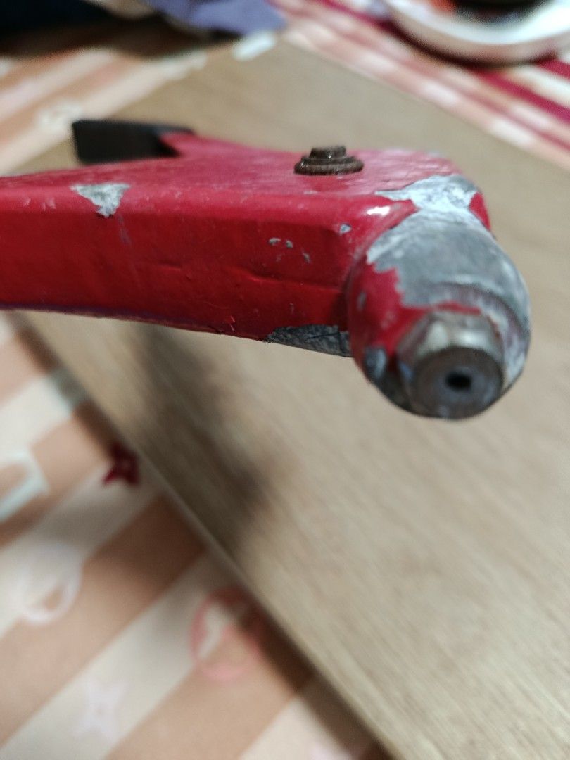 Riveter (Category: Construction Tools & Equipment) located in Quezon City. Submitted by kristal68 (Listing ID 1462364897, Image 3). Description: .