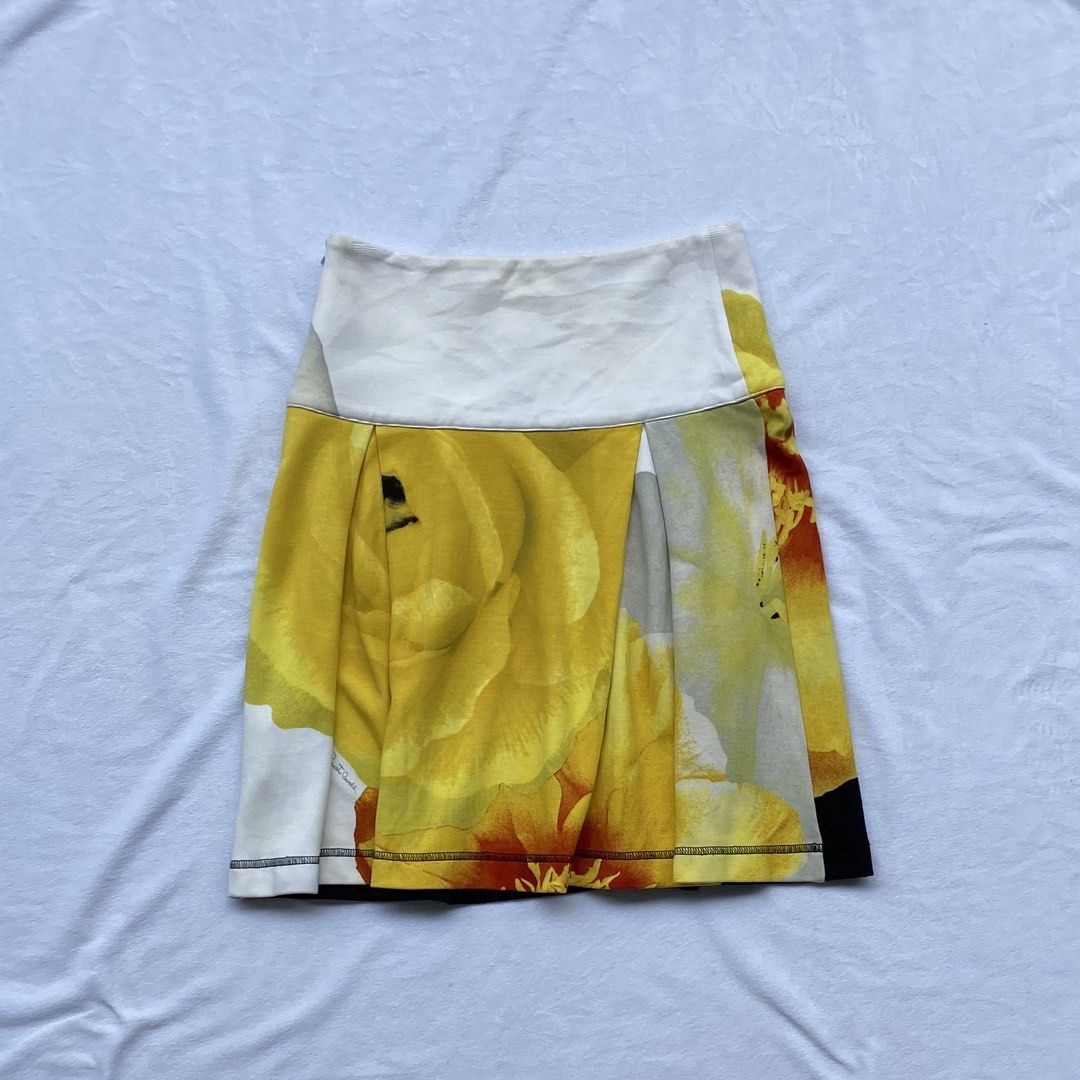 Roberto Cavalli (Category: Luxury Apparel) located in General Santos City (Dadiangas). Submitted by kala_chuchi (Listing ID 1462371903, Image 2). Description: Size. 4 24 waistline 18.5 length No flaws Excellent like new condition .
