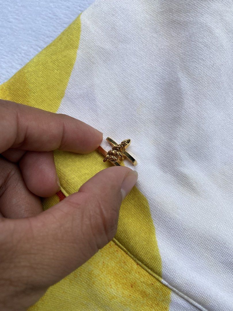 Roberto Cavalli (Category: Luxury Apparel) located in General Santos City (Dadiangas). Submitted by kala_chuchi (Listing ID 1462371903, Image 3). Description: Size. 4 24 waistline 18.5 length No flaws Excellent like new condition .