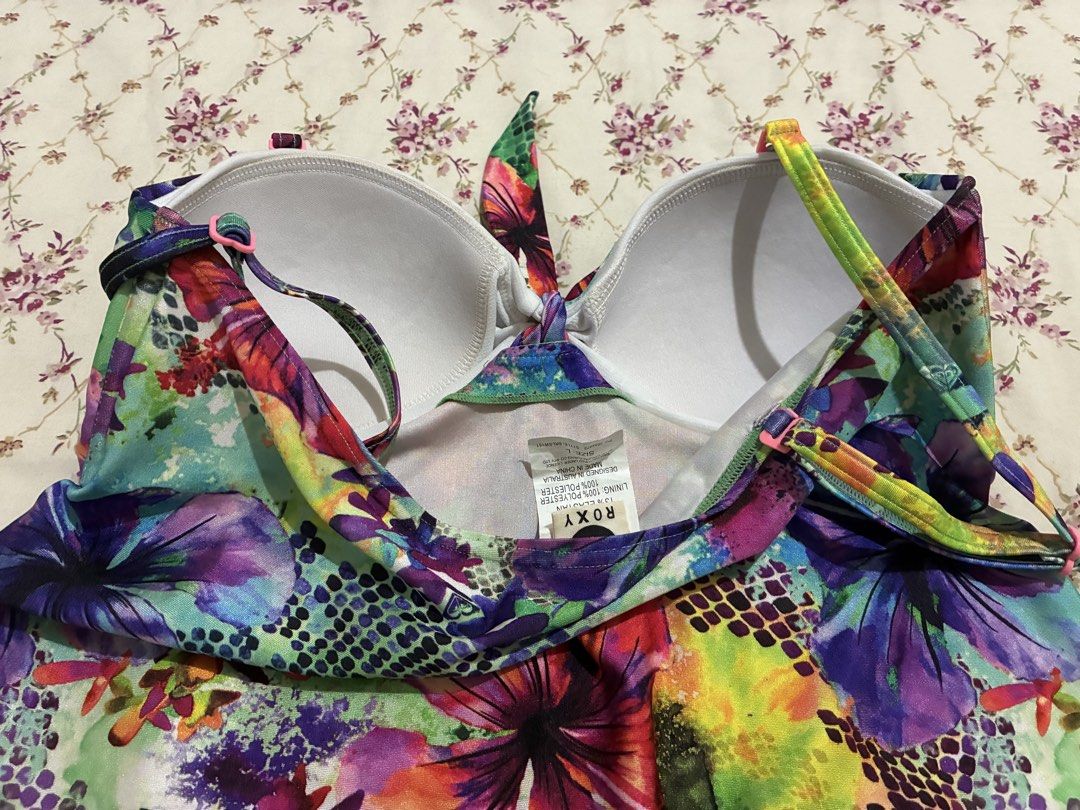 SALE!!! ROXY top (Category: Bikinis & Swimsuits) located in Muntinlupa City. Submitted by mystyle10 (Listing ID 1462268845, Image 3). Description: Almost new with removeable/adjustable strap. Very nice sharp floral colors.