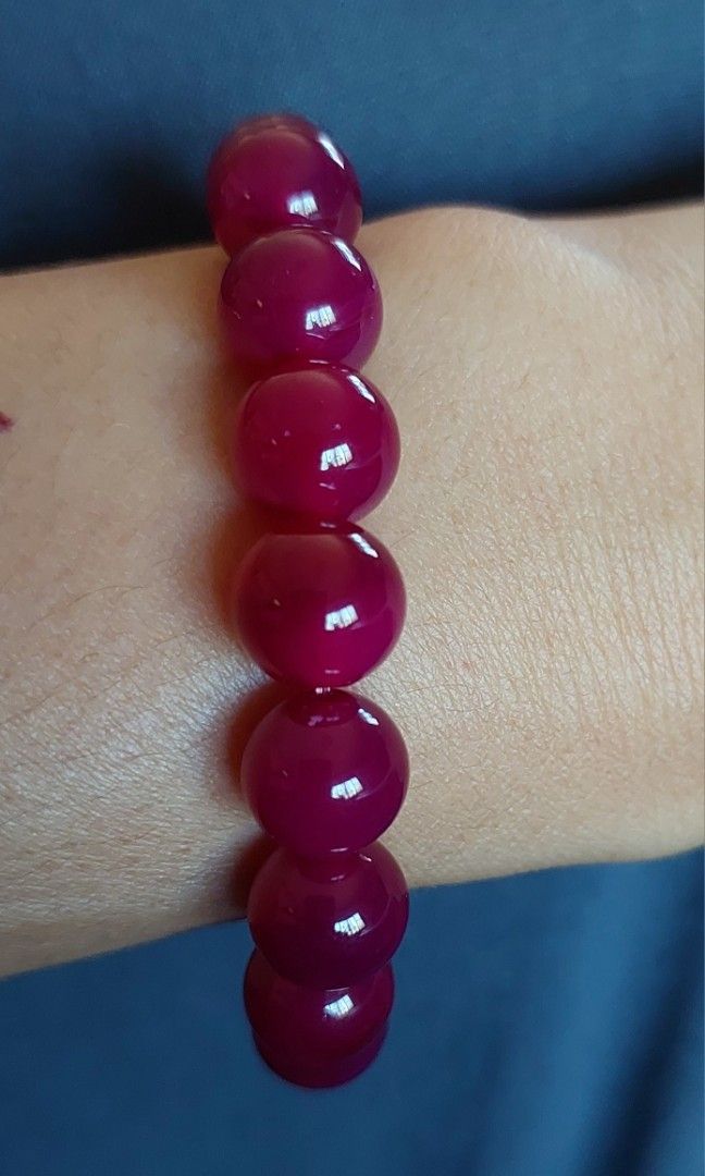 Ruby Jade Bracelet (Category: Bracelets) located in Gapan. Submitted by purseofjune (Listing ID 1462286631, Image 3). Description: 10mm bead size 16cm.