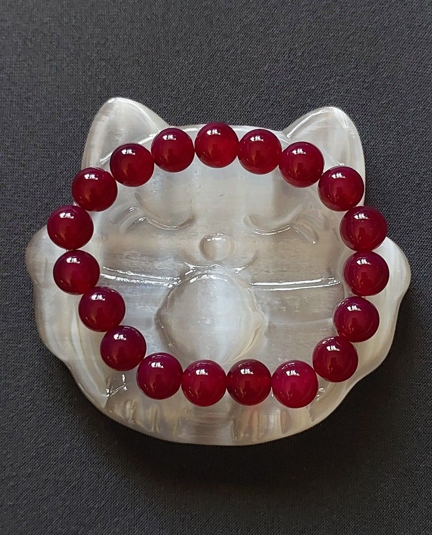 Ruby Jade Bracelet (Category: Bracelets) located in Gapan. Submitted by purseofjune (Listing ID 1462286631, Image 1). Description: 10mm bead size 16cm.