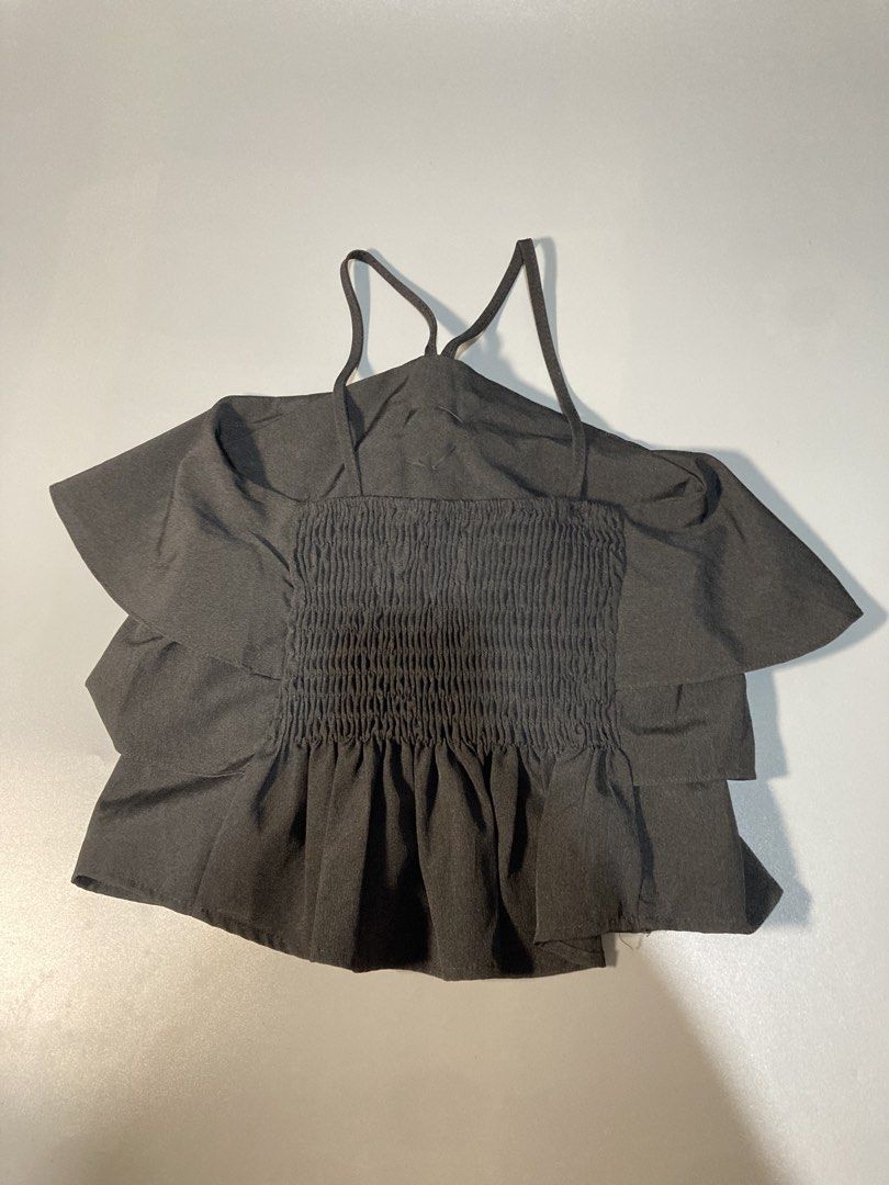 Ruffle Top (Category: Others Tops) located in Manila. Submitted by prelovedstoreforyou (Listing ID 1462392148, Image 2). Description: Once lang nagamit sa LU. Hindi na ulit nagamit dahil sumikip na..