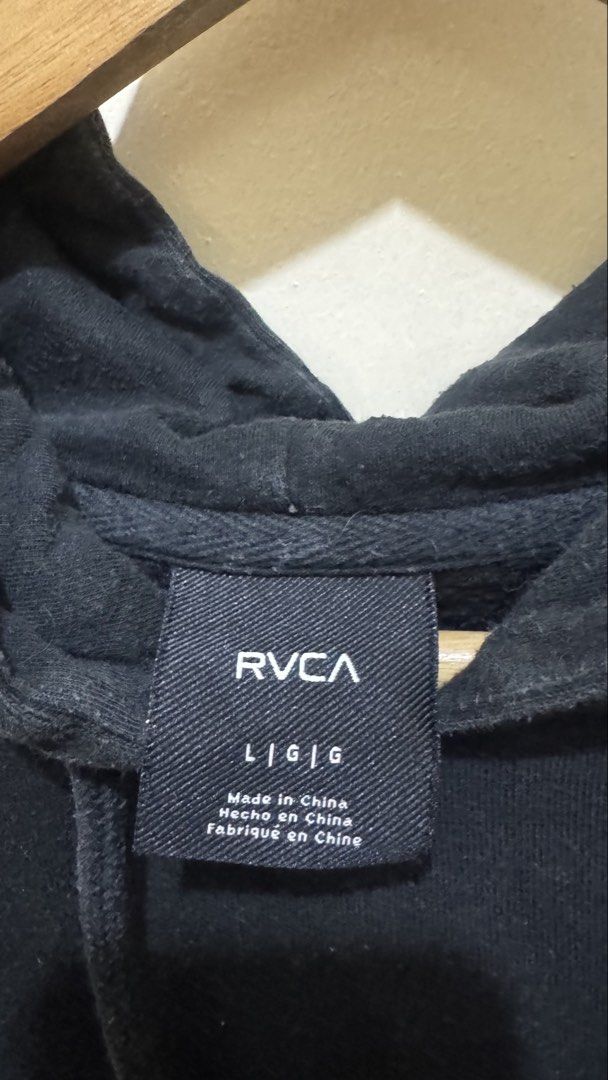 RVCA (Category: Coats, Jackets and Outerwear) located in Makati City. Submitted by renkill (Listing ID 1462300348, Image 3). Description: 21.5x28 Very good condition .