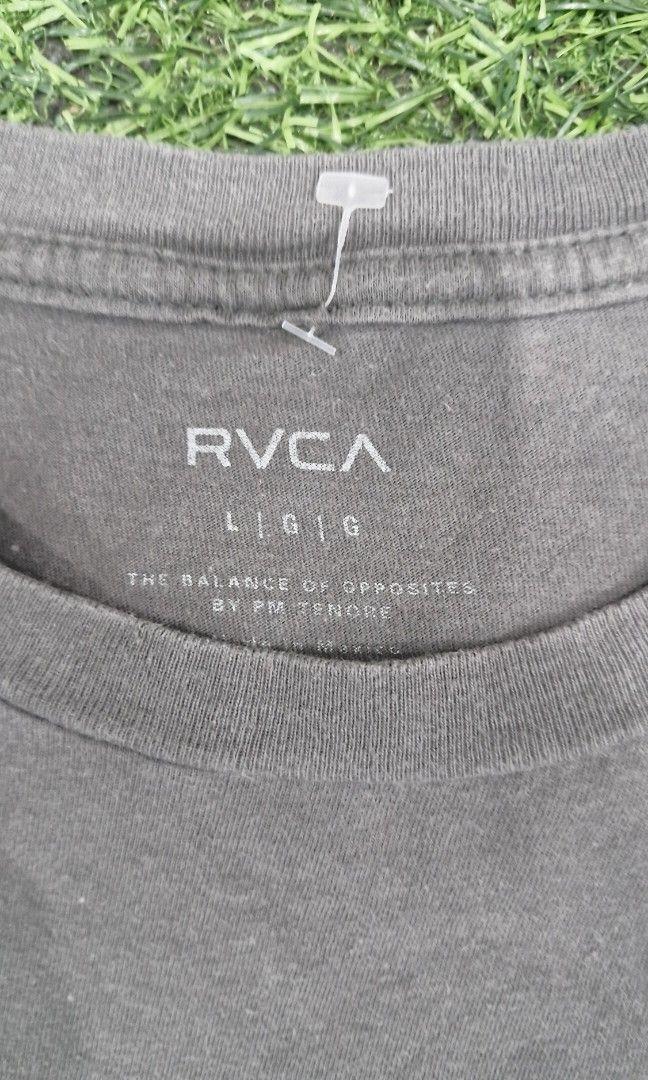 Rvca shirt (Category: Tshirts & Polo Shirts ) located in Pili. Submitted by the_g_thrift (Listing ID 1462377305, Image 2). Description: size large dimes: 21 x 29 need wash.