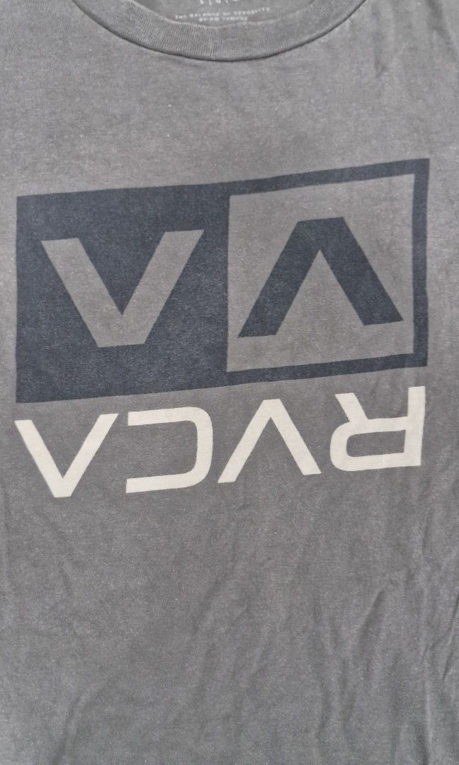 Rvca shirt (Category: Tshirts & Polo Shirts ) located in Pili. Submitted by the_g_thrift (Listing ID 1462377305, Image 3). Description: size large dimes: 21 x 29 need wash.